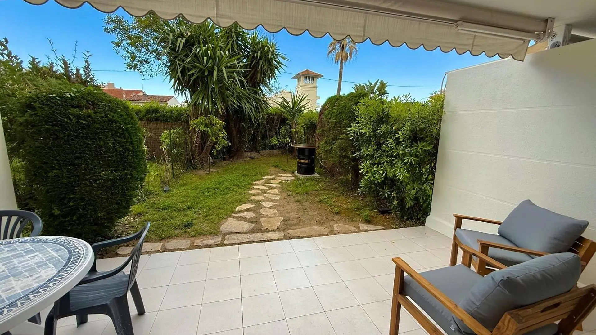 Golfe-Juan 4 People Garden & Garage Apartment