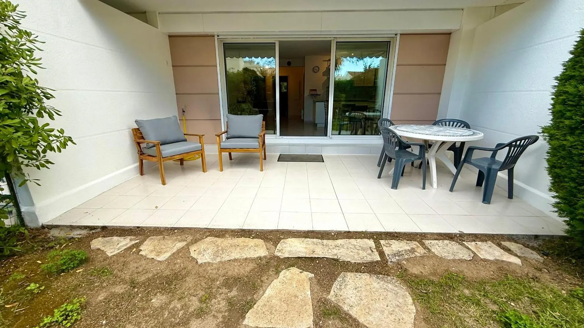Golfe-Juan 4 People Garden & Garage Apartment France