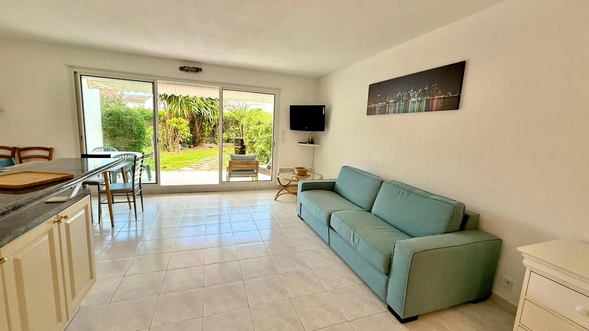 Golfe-Juan 4 People Garden & Garage Apartment