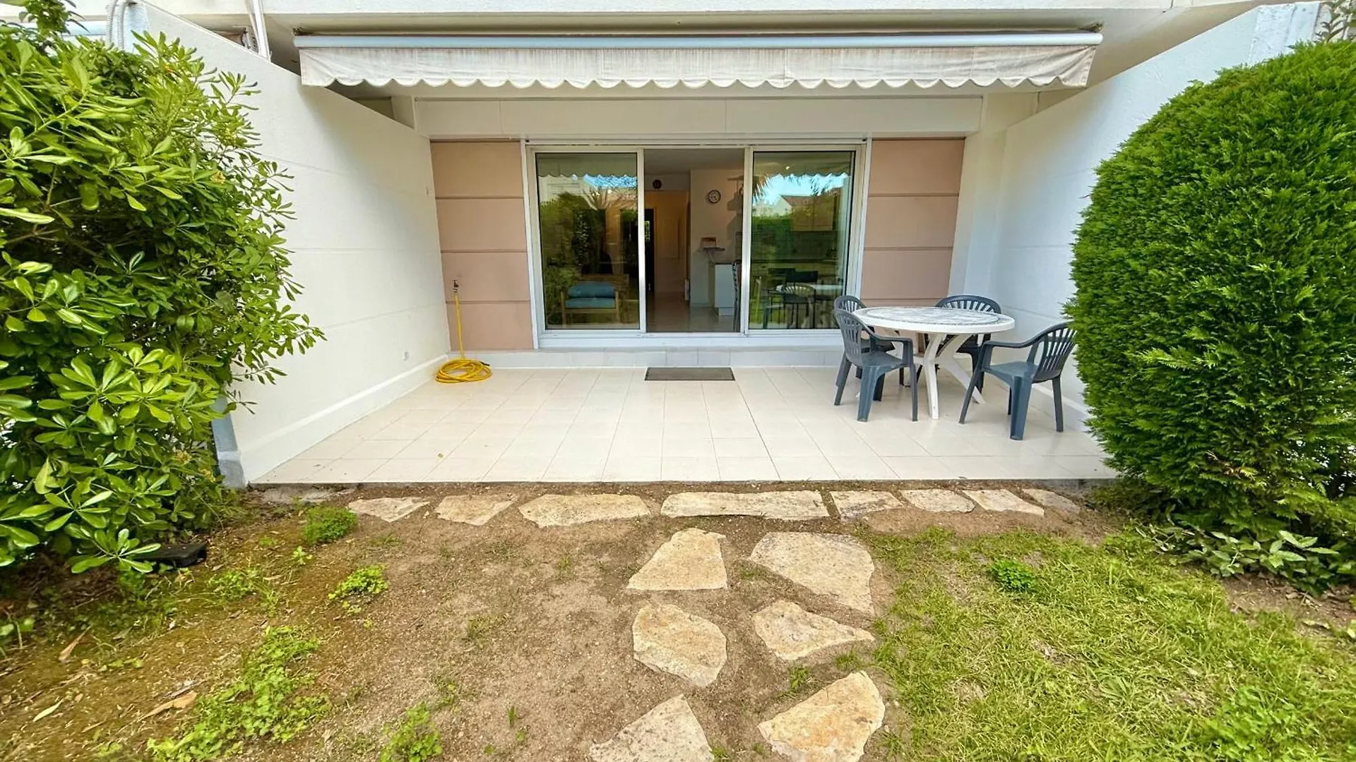 Golfe-Juan 4 People Garden & Garage Apartment