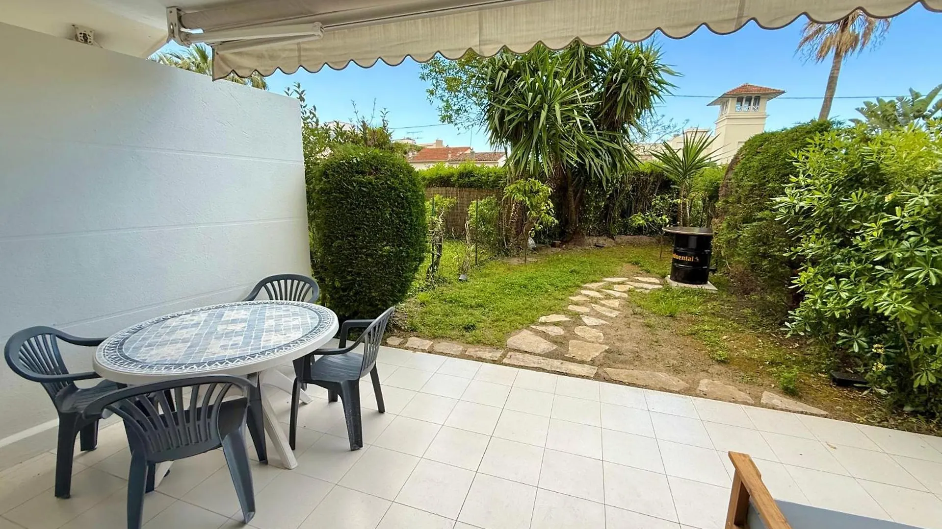 Golfe-Juan 4 People Garden & Garage Apartment